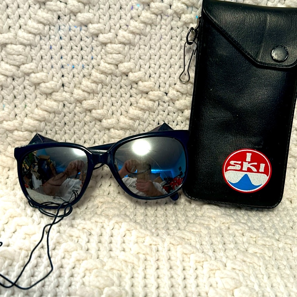 VTG I SKI  Sunglasses and Case